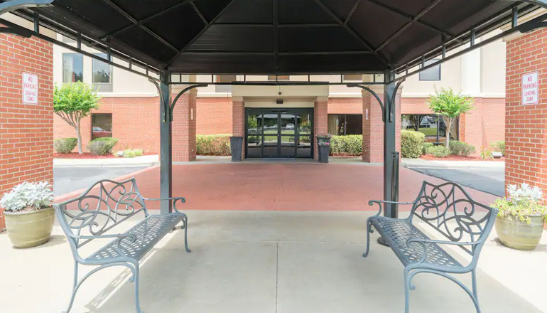 Bessemer Hotel Exterior